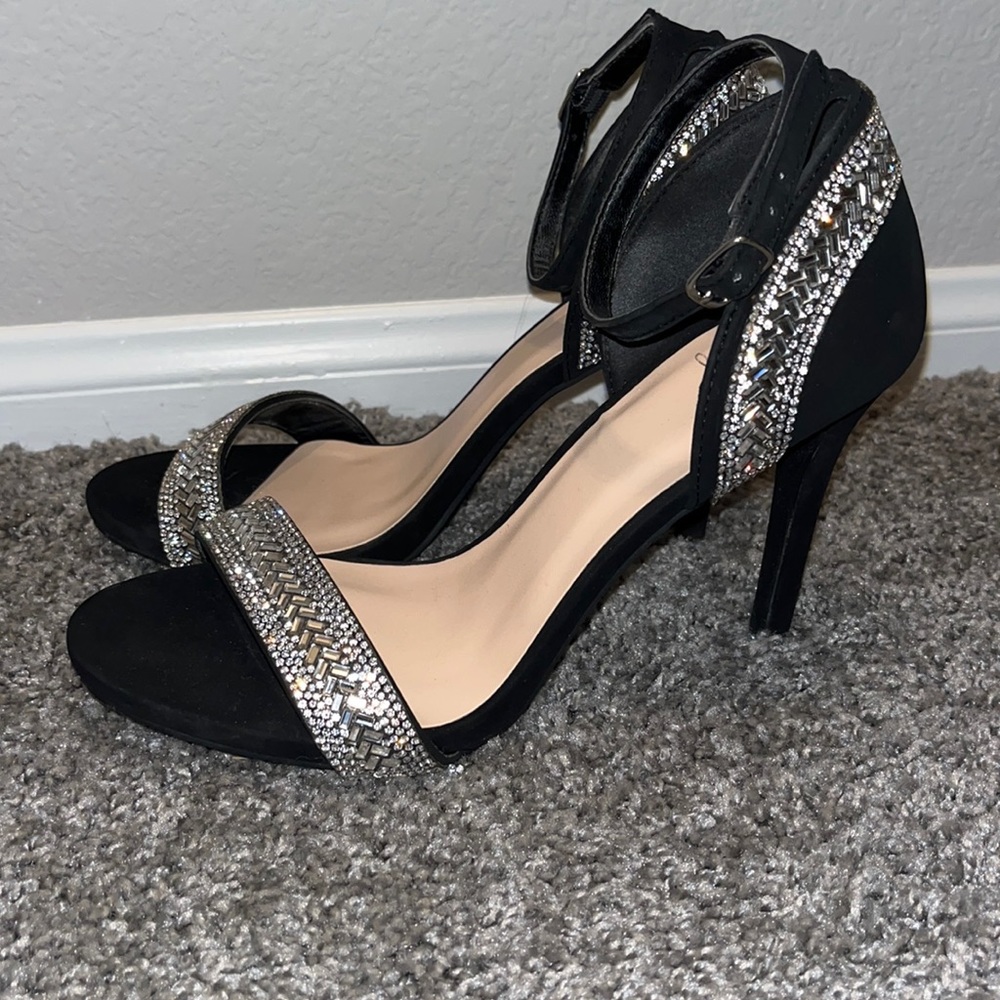 Super Cute Sparkly Black Heels!